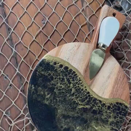 Black with Gold Waves Round Charcuterie board | Serving Tray