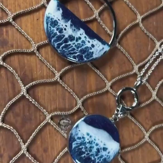 Ocean Waves Round Necklace